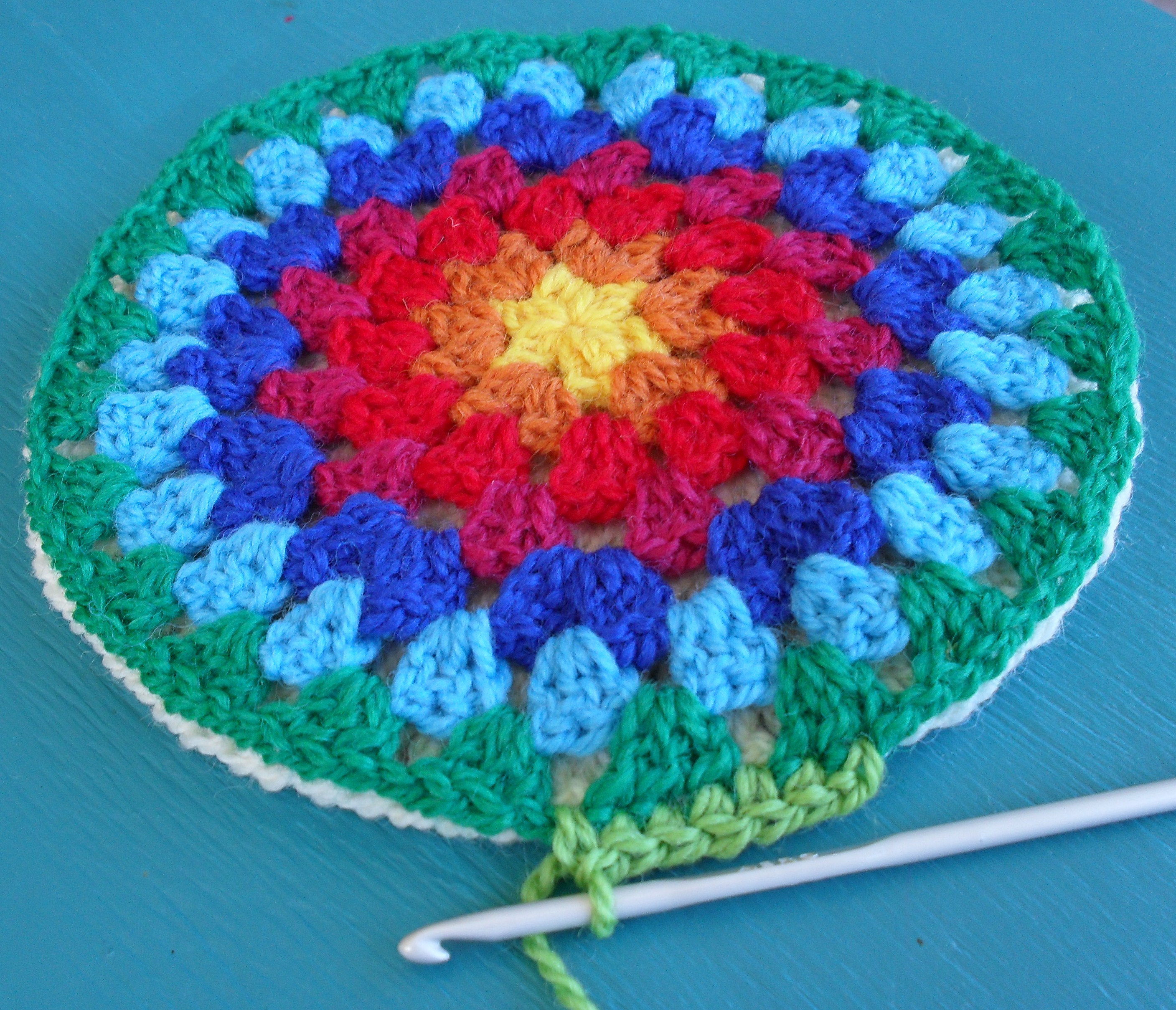 african flower / paperweight granny: free crochet patterns | make